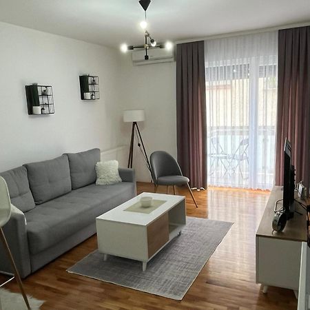Apartman Lux Враня Екстериор снимка