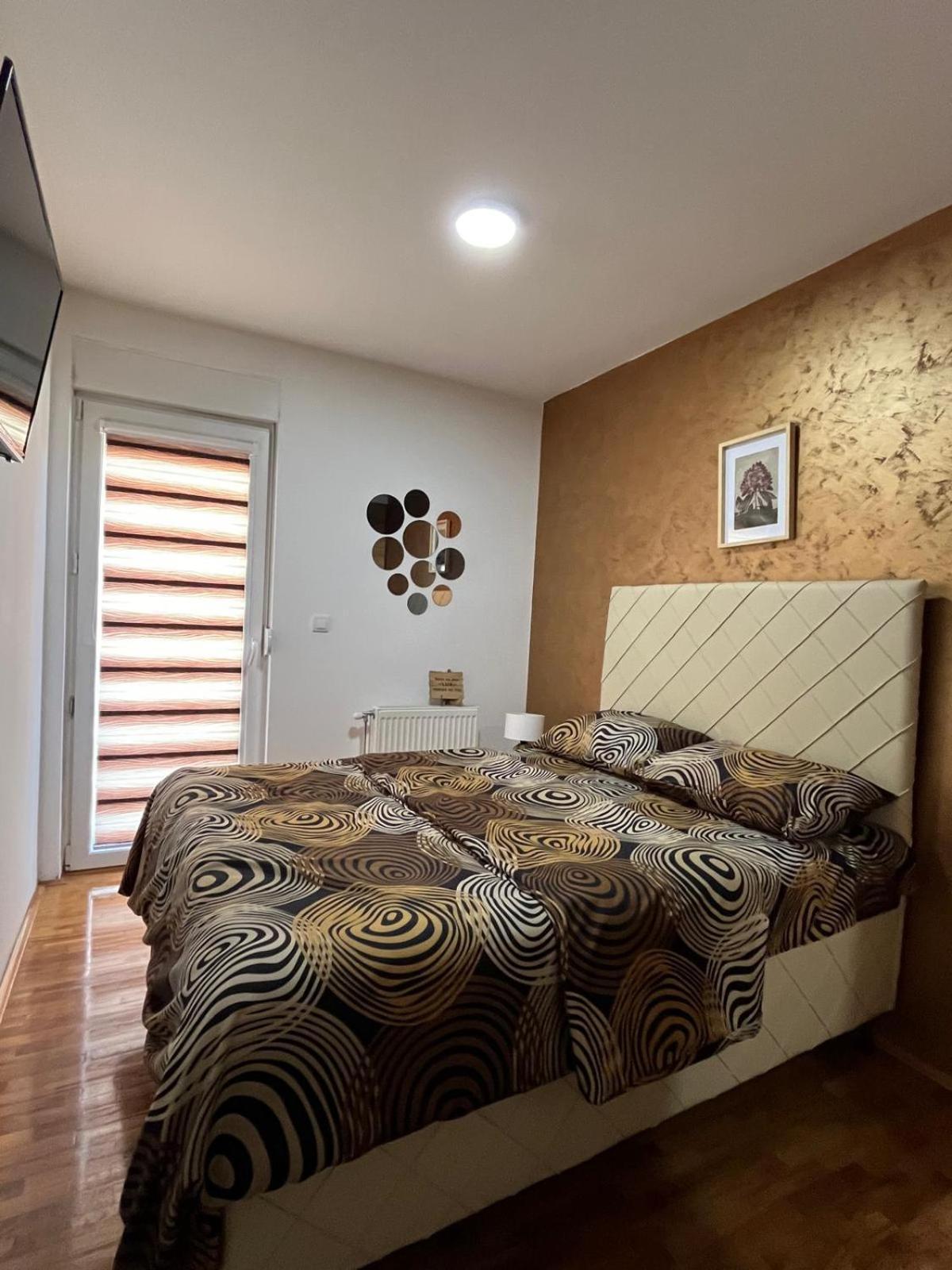 Apartman Lux Враня Екстериор снимка
