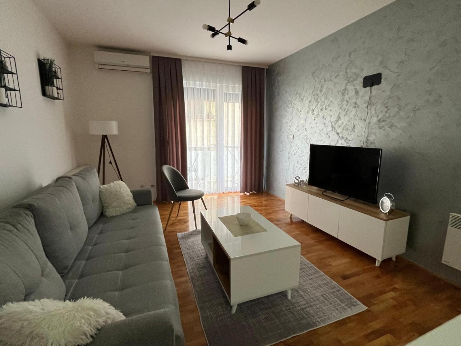 Apartman Lux Враня Екстериор снимка